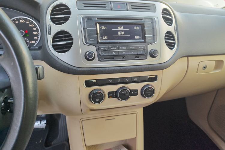 Used Volkswagen Tiguan 2013 1.8 TSI Automatic Two-Wheel Drive Comfort Edition Audio And AC Panel