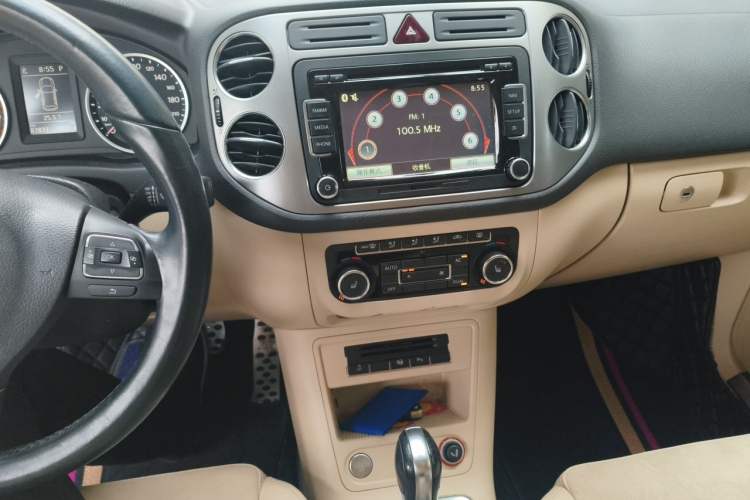 Used Volkswagen Tiguan 2013 2.0 TSI Automatic All-Wheel-Drive Flagship Edition Audio And AC Panel