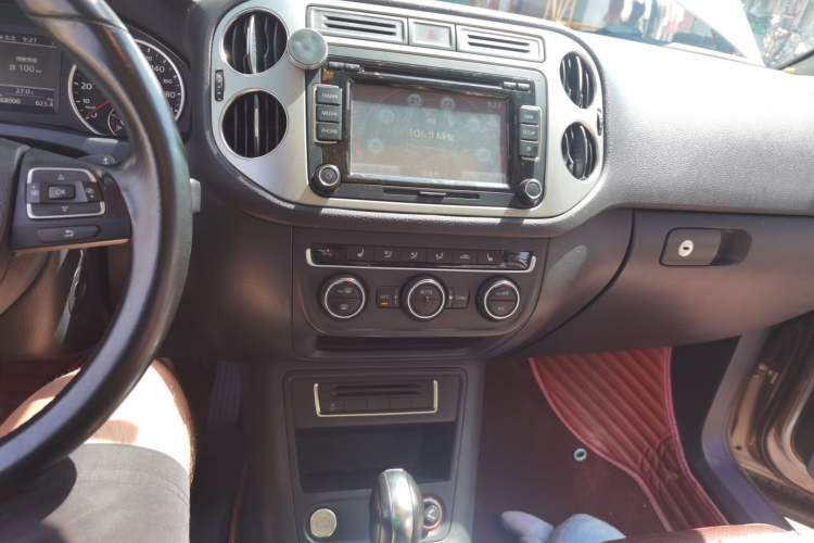 Used Volkswagen Tiguan 2013 1.8TSI Automatic Two-Wheel Drive Luxury Model Audio And AC Panel
