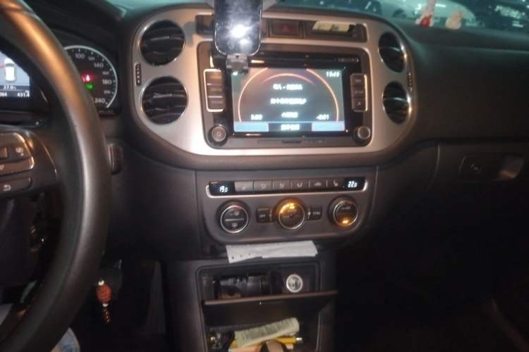 Used Volkswagen Tiguan 2013 1.8TSI Automatic Two-Wheel Drive Luxury Model Audio And AC Panel