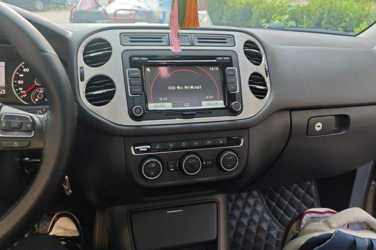 Used Volkswagen Tiguan 2013 1.8TSI Automatic All-Wheel-Drive Comfort Edition Audio And AC Panel