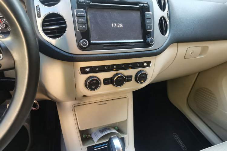 Used Volkswagen Tiguan 2013 1.8TSI Automatic Two-Wheel Drive Luxury Model Audio And AC Panel