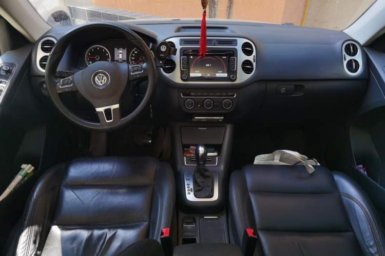 Used Volkswagen Tiguan 2013 1.8 TSI Automatic All-Wheel Drive Luxury Model Center Console