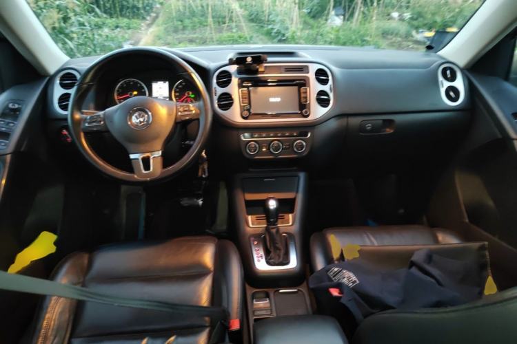 Used Volkswagen Tiguan 2013 1.8 TSI Automatic All-Wheel Drive Luxury Model Center Console