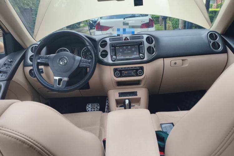 Used Volkswagen Tiguan 2013 2.0 TSI Automatic All-Wheel-Drive Flagship Edition Center Console