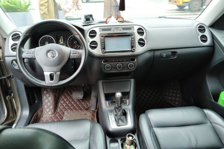 Used Volkswagen Tiguan 2013 1.8 TSI Automatic Two-Wheel Drive Comfort Edition Center Console