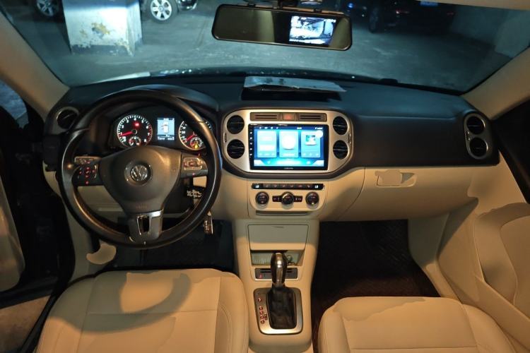Used Volkswagen Tiguan 2013 1.8 TSI Automatic All-Wheel Drive Luxury Model Center Console
