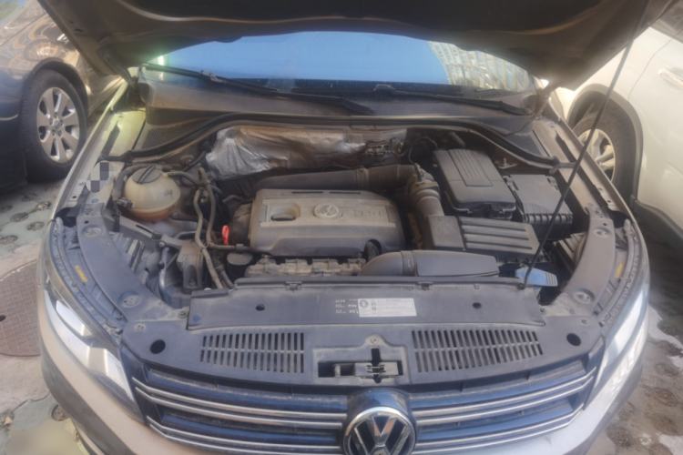 Used Volkswagen Tiguan 2013 1.8 TSI Automatic All-Wheel Drive Luxury Model Engine Bay