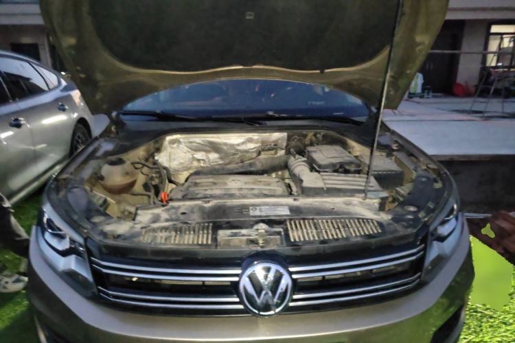 Used Volkswagen Tiguan 2013 1.8 TSI Automatic All-Wheel Drive Luxury Model Engine Bay