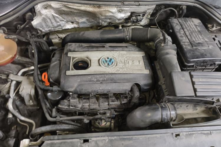 Used Volkswagen Tiguan 2013 2.0 TSI Automatic All-Wheel Drive Luxury Edition Engine Bay