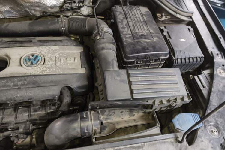 Used Volkswagen Tiguan 2013 2.0 TSI Automatic All-Wheel Drive Luxury Edition Engine Bay Left