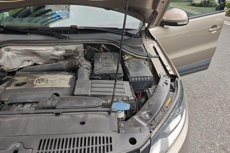 Used Volkswagen Tiguan 2013 1.8 TSI Automatic Two-Wheel Drive Comfort Edition Engine Bay Left