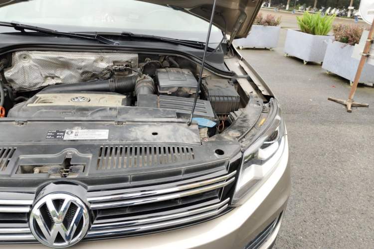 Used Volkswagen Tiguan 2013 1.8 TSI Automatic Two-Wheel Drive Comfort Edition Engine Bay Left