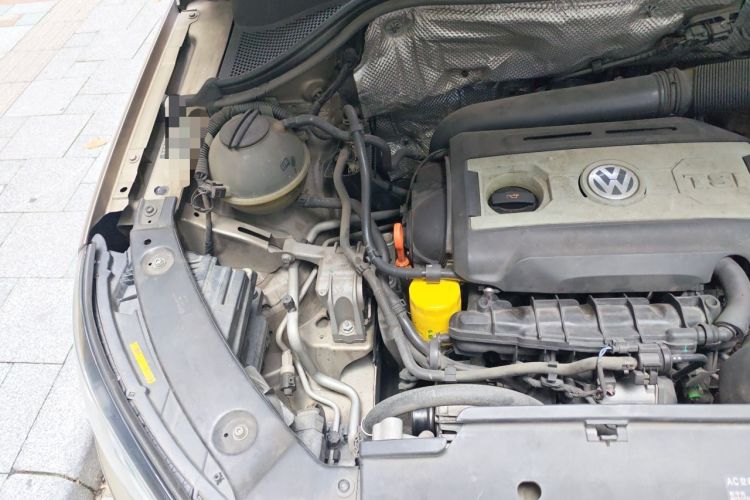 Used Volkswagen Tiguan 2013 1.8 TSI Automatic Two-Wheel Drive Comfort Edition Engine Bay Right