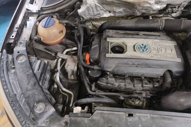Used Volkswagen Tiguan 2013 2.0 TSI Automatic All-Wheel Drive Luxury Edition Engine Bay Right
