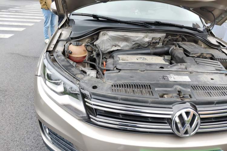 Used Volkswagen Tiguan 2013 1.8 TSI Automatic Two-Wheel Drive Comfort Edition Engine Bay Right