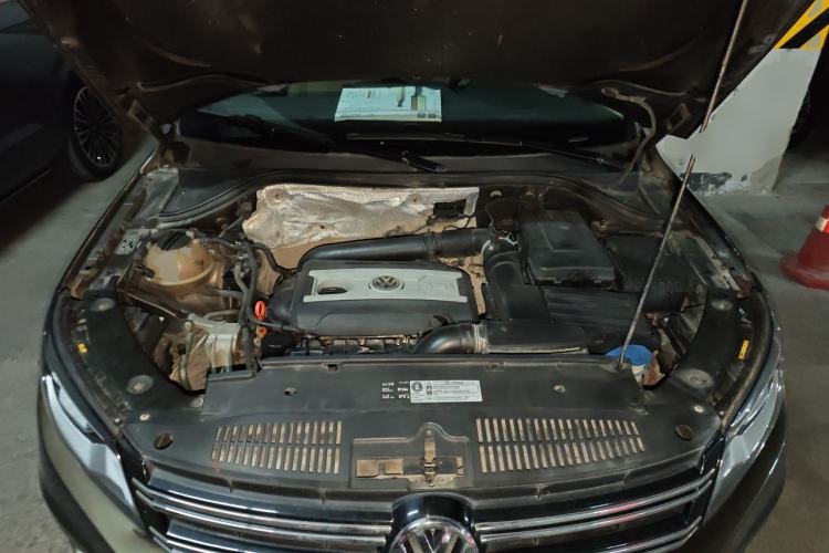 Used Volkswagen Tiguan 2013 1.8 TSI Automatic All-Wheel Drive Luxury Model Engine Bay