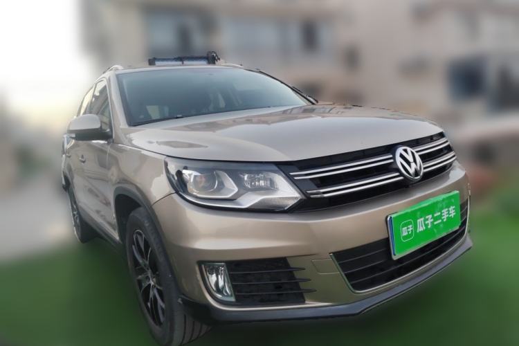 Used Volkswagen Tiguan 2013 1.8 TSI Automatic All-Wheel Drive Luxury Model Front Right 45 Deg