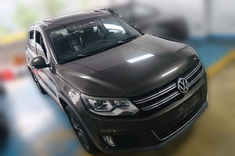 Used Volkswagen Tiguan 2013 2.0 TSI Automatic All-Wheel Drive Luxury Edition Front Right 45 Deg