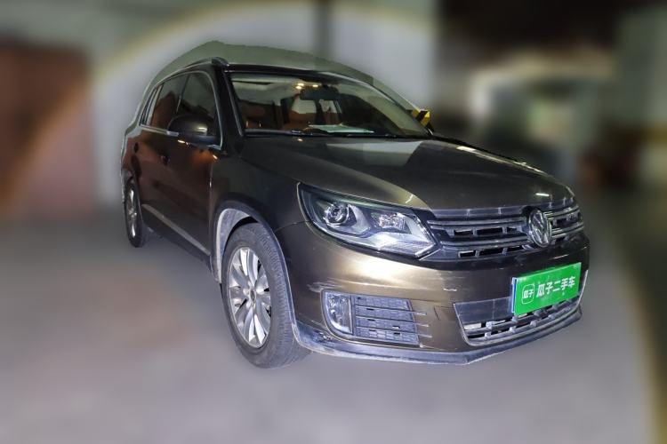 Used Volkswagen Tiguan 2013 1.8 TSI Automatic All-Wheel Drive Luxury Model Front Right 45 Deg