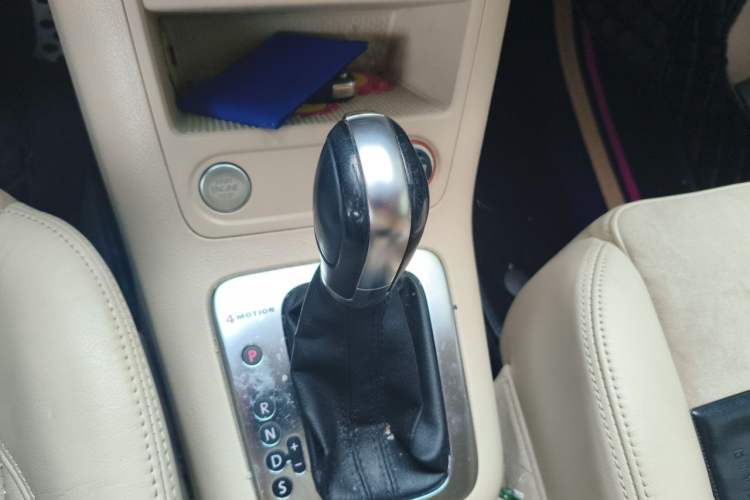 Used Volkswagen Tiguan 2013 2.0 TSI Automatic All-Wheel-Drive Flagship Edition Gear Lever