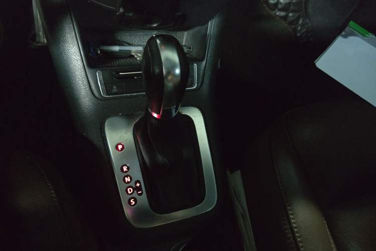 Used Volkswagen Tiguan 2013 1.8TSI Automatic Two-Wheel Drive Luxury Model Gear Lever