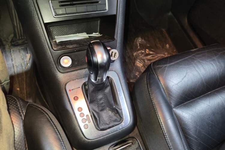 Used Volkswagen Tiguan 2013 2.0 TSI Automatic All-Wheel Drive Luxury Edition Gear Lever