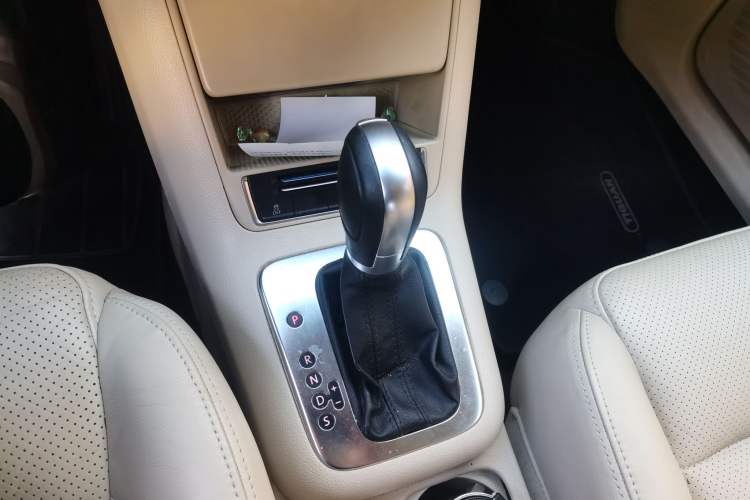 Used Volkswagen Tiguan 2013 1.8TSI Automatic Two-Wheel Drive Luxury Model Gear Lever