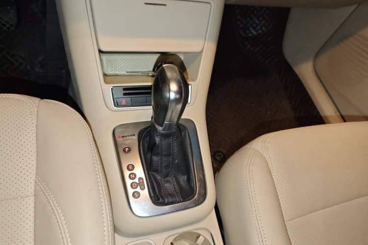 Used Volkswagen Tiguan 2013 1.8 TSI Automatic All-Wheel Drive Luxury Model Gear Lever