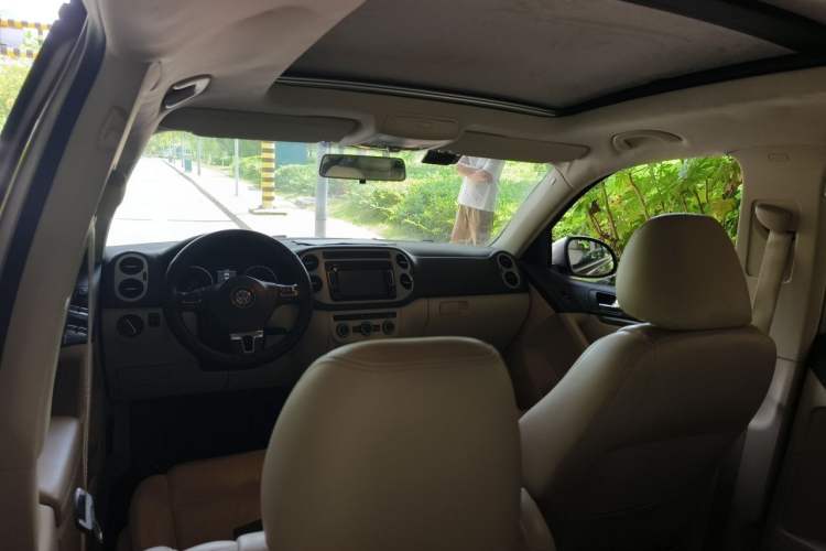 Used Volkswagen Tiguan 2013 1.8TSI Automatic Two-Wheel Drive Luxury Model Headliner
