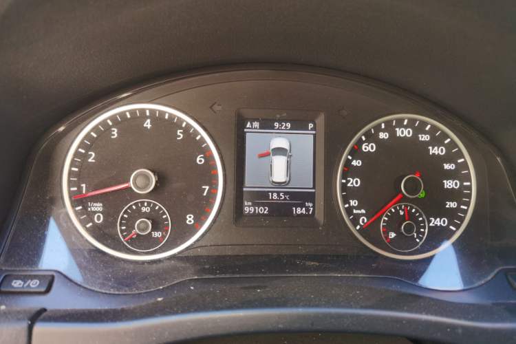Used Volkswagen Tiguan 2013 1.8 TSI Automatic All-Wheel Drive Luxury Model Instrument Cluster