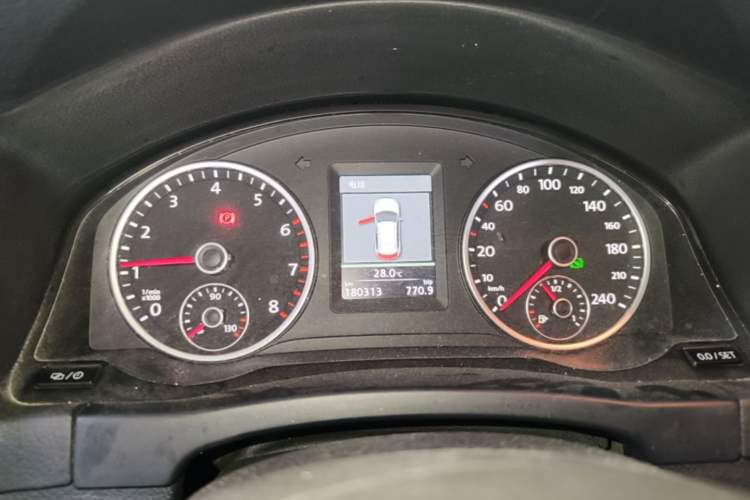 Used Volkswagen Tiguan 2013 2.0 TSI Automatic All-Wheel Drive Luxury Edition Instrument Cluster