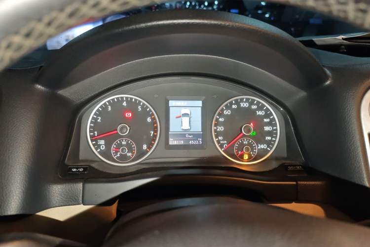 Used Volkswagen Tiguan 2013 1.8 TSI Automatic All-Wheel Drive Luxury Model Instrument Cluster