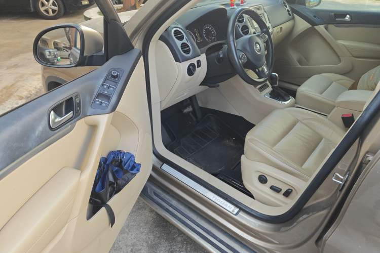 Used Volkswagen Tiguan 2013 1.8 TSI Automatic Two-Wheel Drive Comfort Edition Interior 3