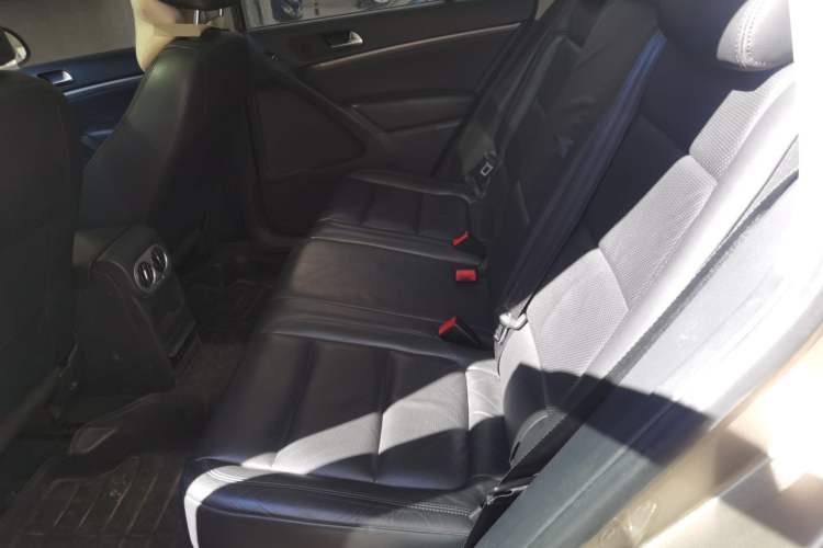 Used Volkswagen Tiguan 2013 1.8 TSI Automatic All-Wheel Drive Luxury Model Left Rear Seat