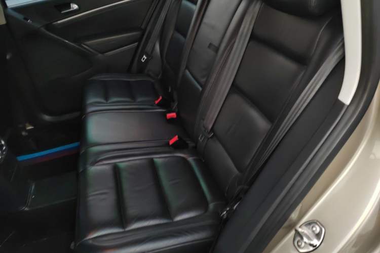 Used Volkswagen Tiguan 2013 1.8 TSI Automatic All-Wheel Drive Luxury Model Left Rear Seat