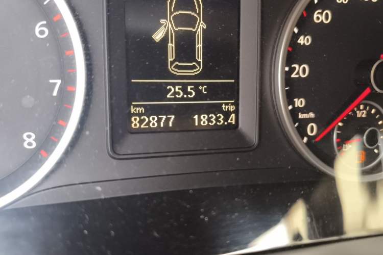 Used Volkswagen Tiguan 2013 2.0 TSI Automatic All-Wheel-Drive Flagship Edition Odometer Close Up