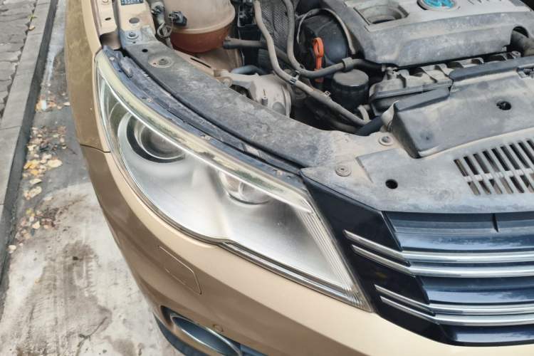 Used Volkswagen Tiguan 2013 2.0 TSI Automatic All-Wheel-Drive Flagship Edition Right Front Headlight