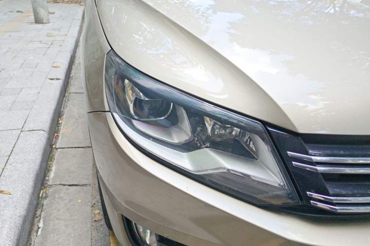 Used Volkswagen Tiguan 2013 1.8 TSI Automatic Two-Wheel Drive Comfort Edition Right Front Headlight