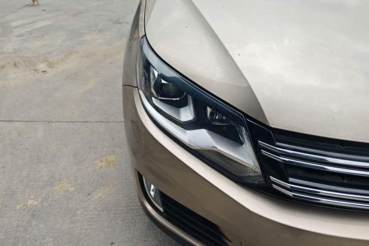 Used Volkswagen Tiguan 2013 1.8TSI Automatic Two-Wheel Drive Luxury Model Right Front Headlight