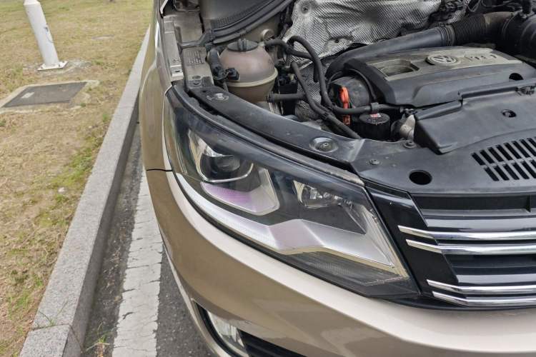 Used Volkswagen Tiguan 2013 1.8 TSI Automatic Two-Wheel Drive Comfort Edition Right Front Headlight