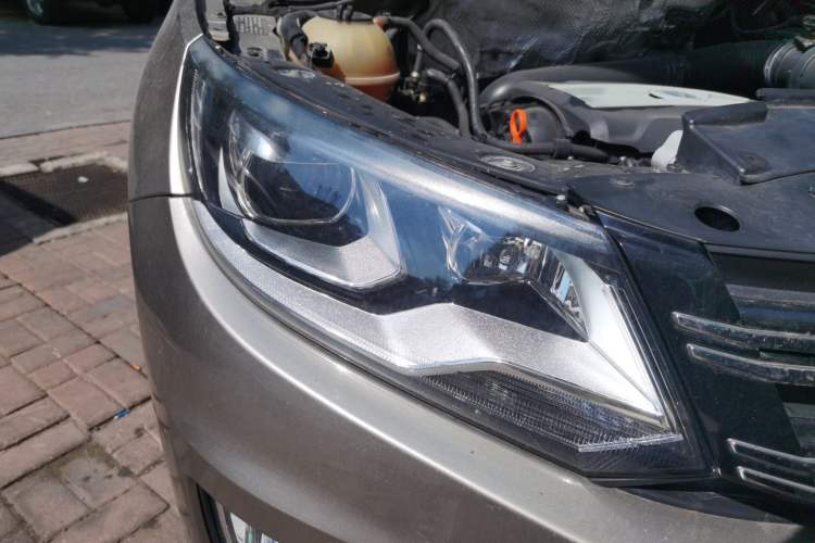 Used Volkswagen Tiguan 2013 1.8TSI Automatic Two-Wheel Drive Luxury Model Right Front Headlight