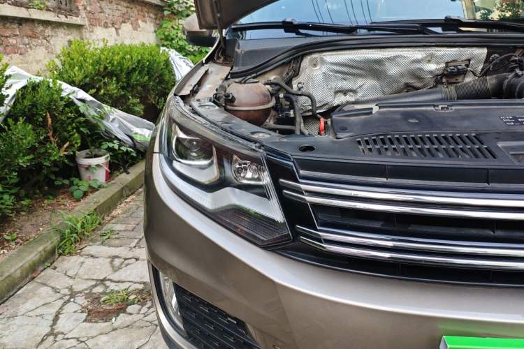 Used Volkswagen Tiguan 2013 1.8TSI Automatic All-Wheel-Drive Comfort Edition Right Front Headlight