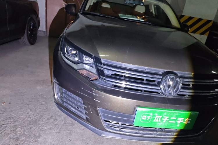 Used Volkswagen Tiguan 2013 1.8 TSI Automatic All-Wheel Drive Luxury Model Right Front Headlight