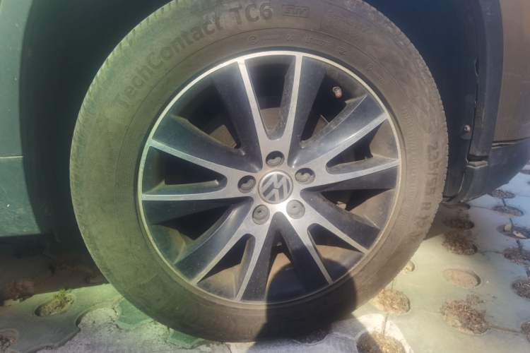 Used Volkswagen Tiguan 2013 1.8 TSI Automatic All-Wheel Drive Luxury Model Right Front Wheel Hub