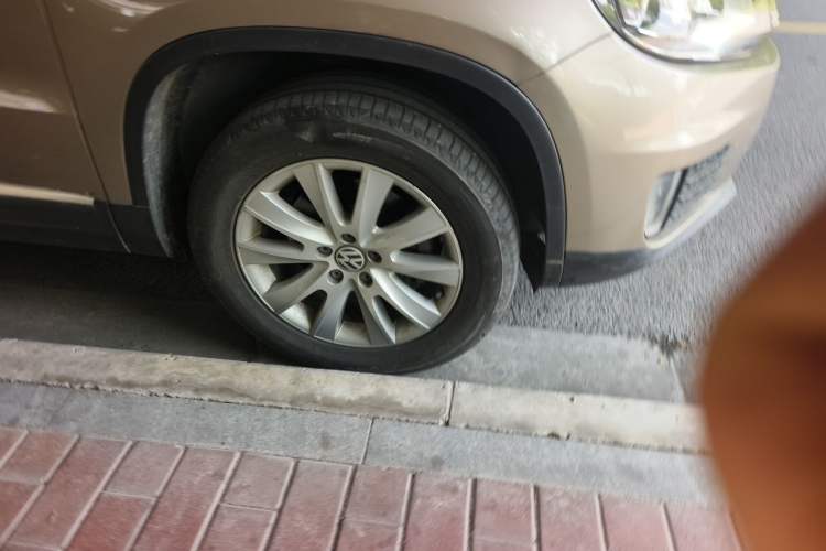 Used Volkswagen Tiguan 2013 1.8TSI Automatic Two-Wheel Drive Luxury Model Right Front Wheel Hub