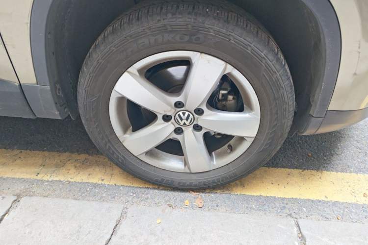 Used Volkswagen Tiguan 2013 1.8 TSI Automatic Two-Wheel Drive Comfort Edition Right Front Wheel Hub