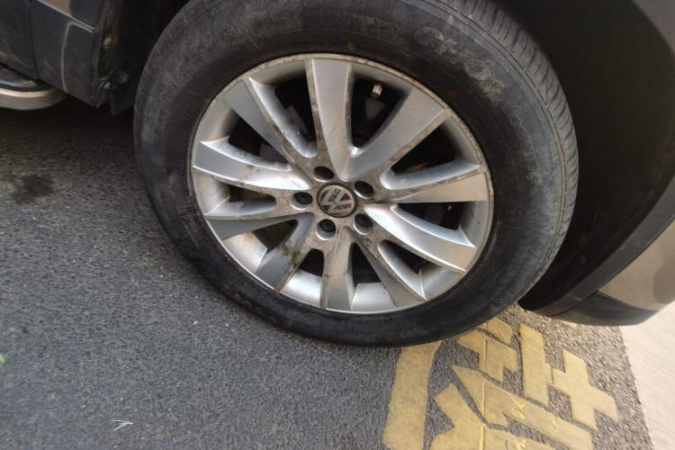 Used Volkswagen Tiguan 2013 1.8TSI Automatic Two-Wheel Drive Luxury Model Right Front Wheel Hub