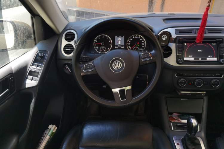 Used Volkswagen Tiguan 2013 1.8 TSI Automatic All-Wheel Drive Luxury Model Steering Wheel