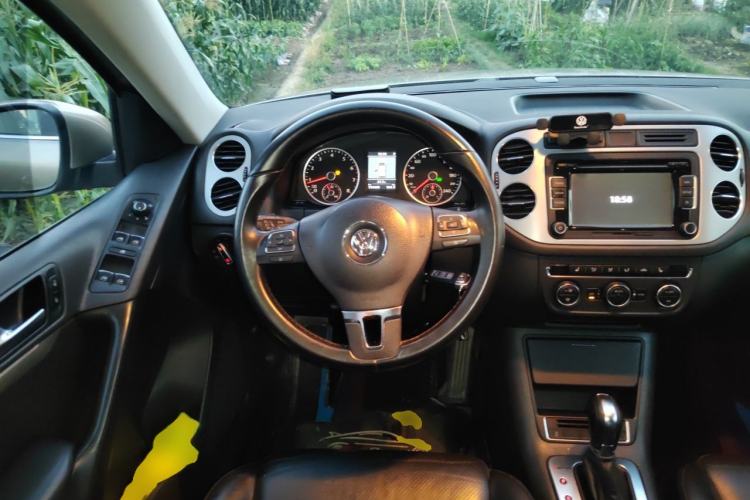 Used Volkswagen Tiguan 2013 1.8 TSI Automatic All-Wheel Drive Luxury Model Steering Wheel